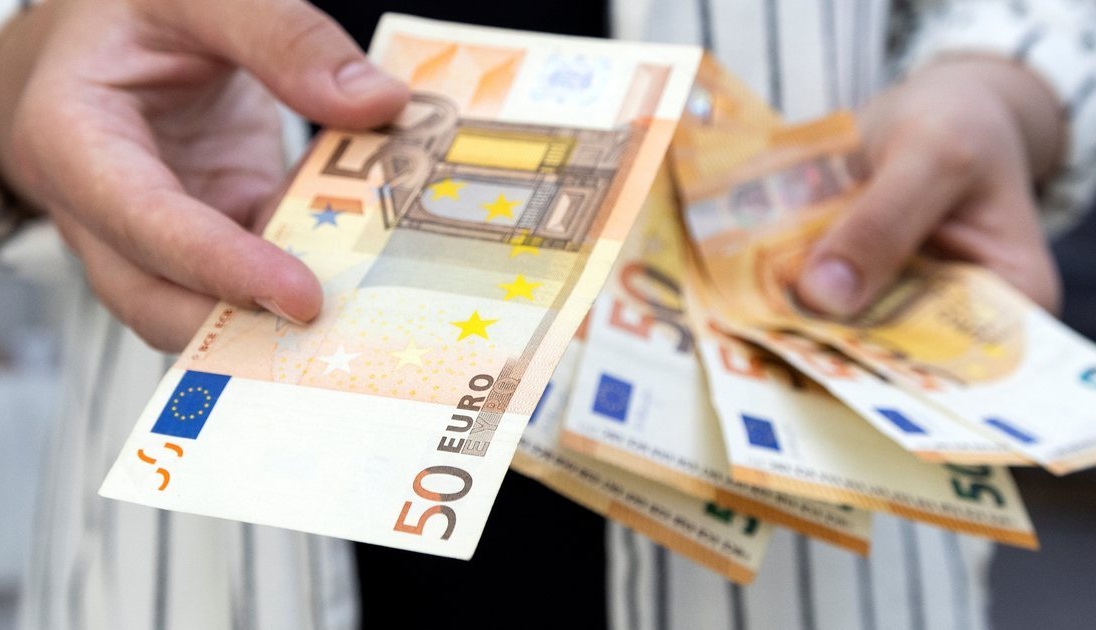Rikthehet renia e kursit, Euro prek nivelin me te ulet ne tre muaj